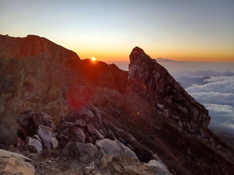 le-volcan-agung_13