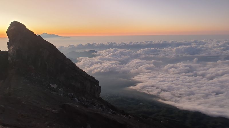 le-volcan-agung_4