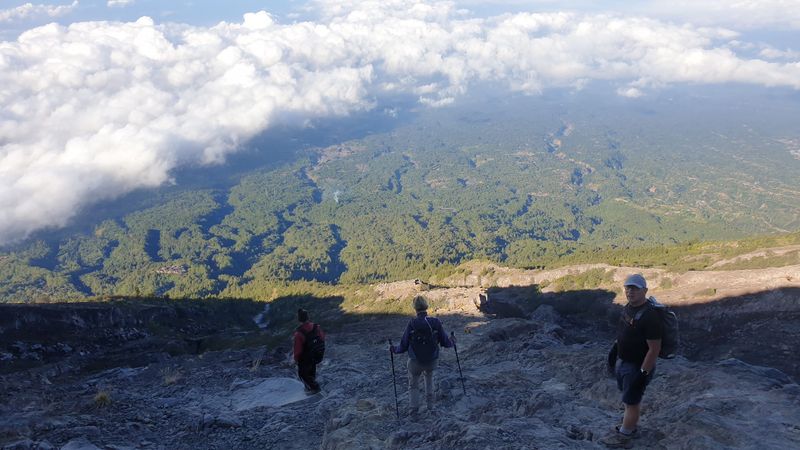le-volcan-agung_5